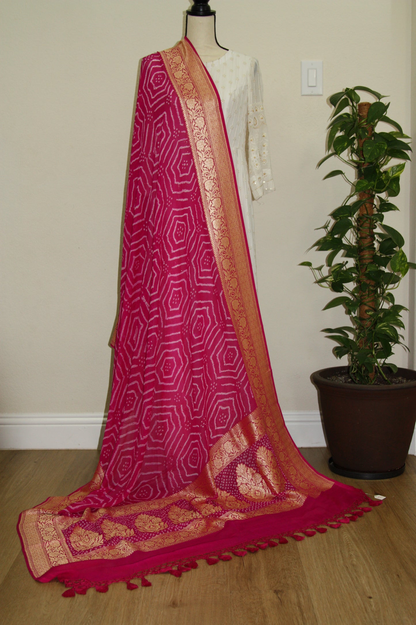 Pink georgette Bandhani dupatta