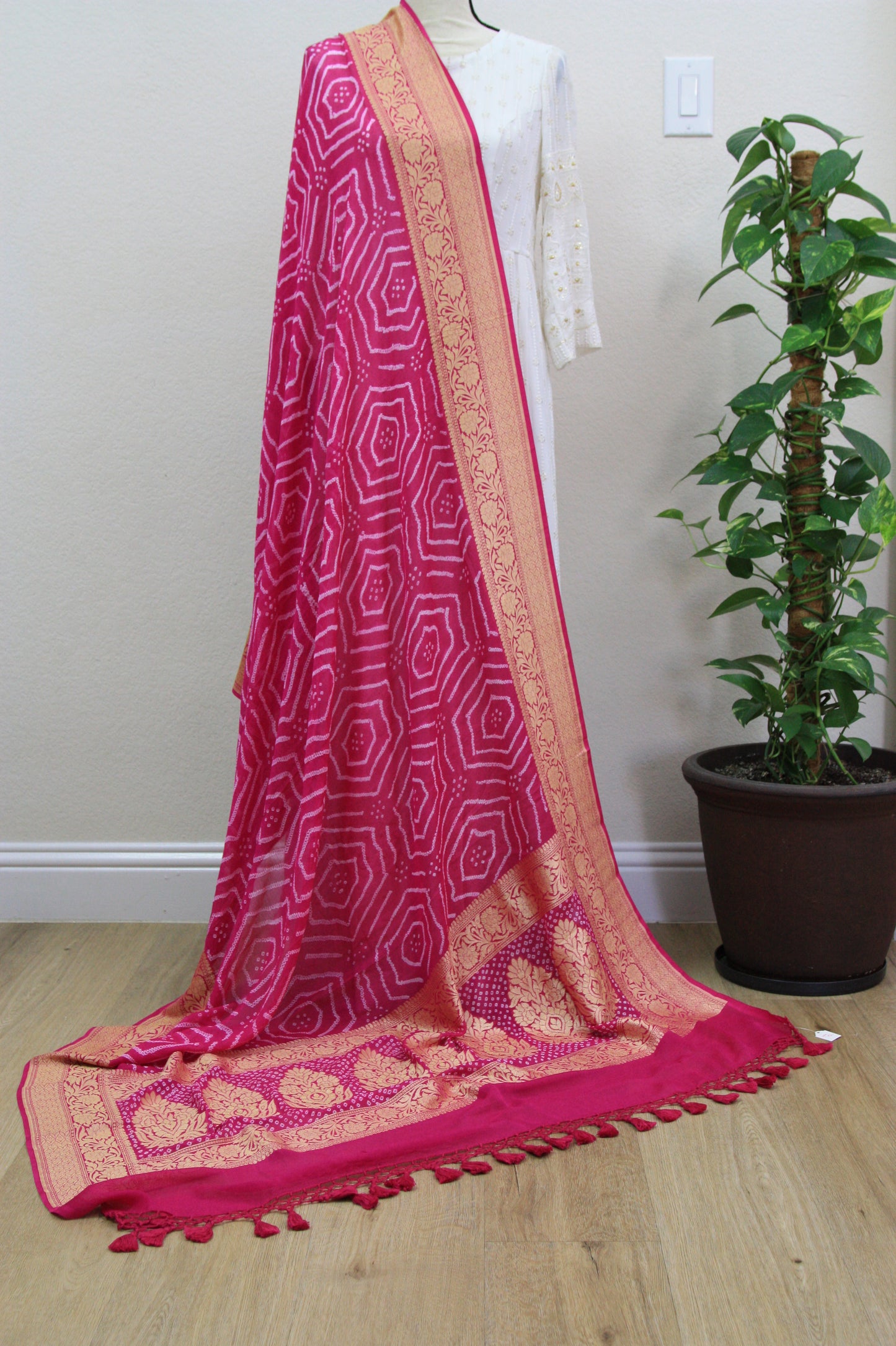 Pink georgette Bandhani dupatta