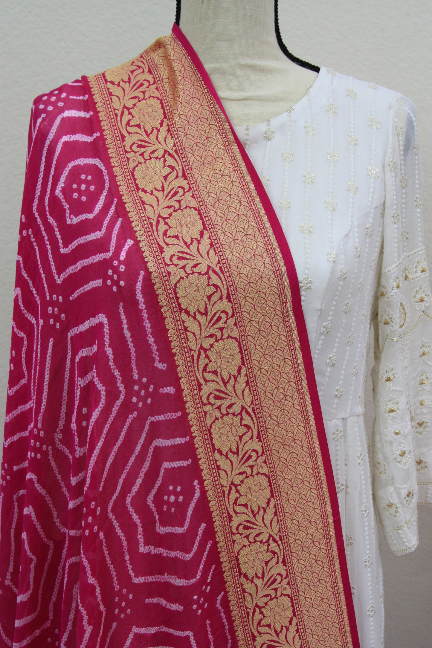 Pink georgette Bandhani dupatta