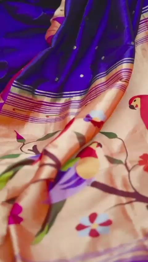 Single Munia in royal blue with a chic triangle border